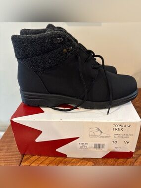 Toe Warmers Trek Black Lace-Up Ankle Boots Size 10 NWB